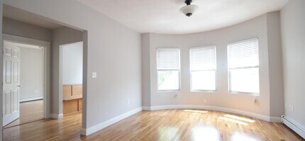 1433 Cambridge St, Unit #2 in Cambridge, MA - Foto de edificio - Building Photo
