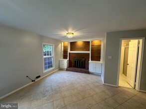 8245 Cedar Landing Ct in Alexandria, VA - Building Photo - Building Photo