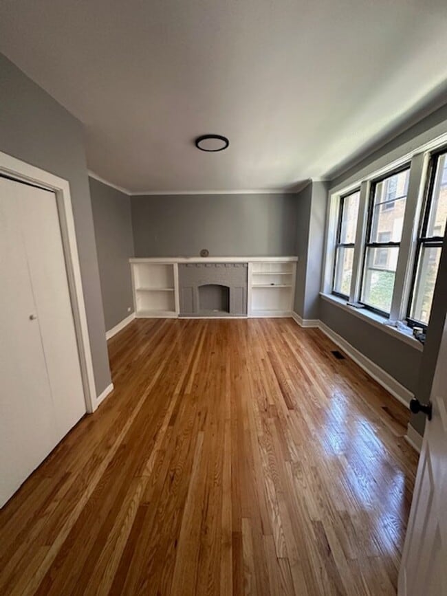 property at 1028 E Hyde Park Blvd