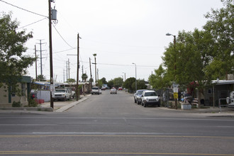 Lazy D Mobile Home Park in Phoenix, AZ - Foto de edificio - Building Photo