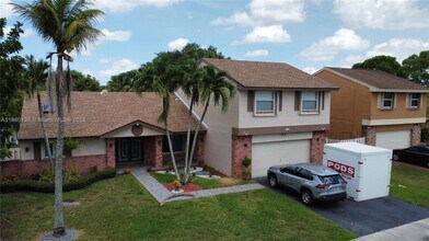 1170 White Stone Way in Davie, FL - Building Photo - Building Photo