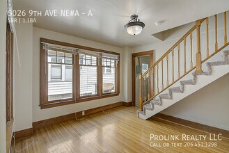 5026 9th Ave NE in Seattle, WA - Building Photo - Building Photo