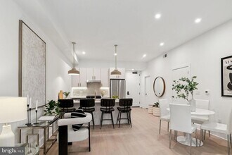 30 W Allens Ln, Unit 210 in Philadelphia, PA - Foto de edificio - Building Photo