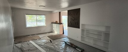 380 E 700 S in River Heights, UT - Foto de edificio - Building Photo