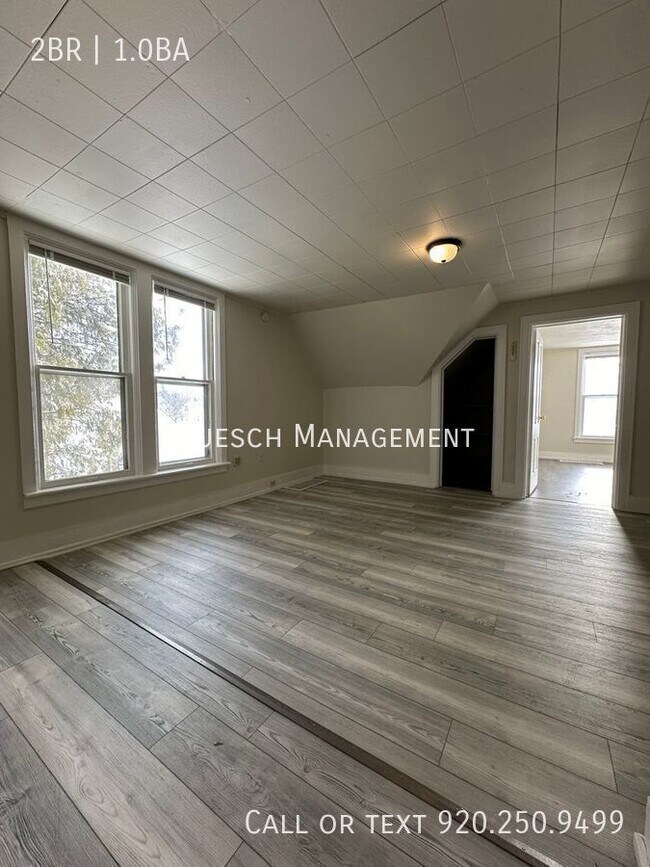 1510 24th St, Unit Upper in Two Rivers, WI - Building Photo - Building Photo