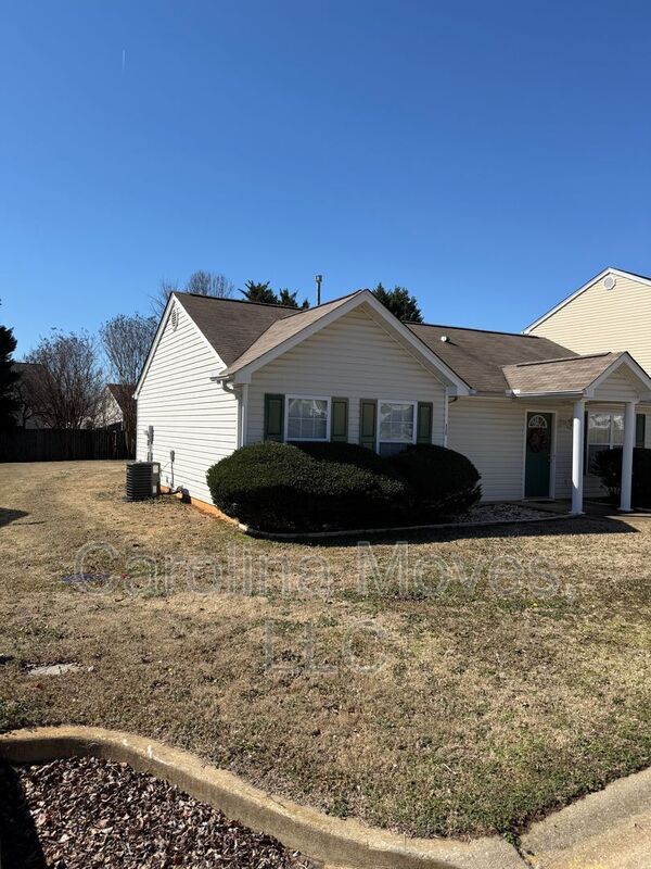 325 Honor Rd in Duncan, SC - Building Photo - Building Photo