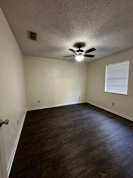 311 S Ash in White Oak, TX - Building Photo