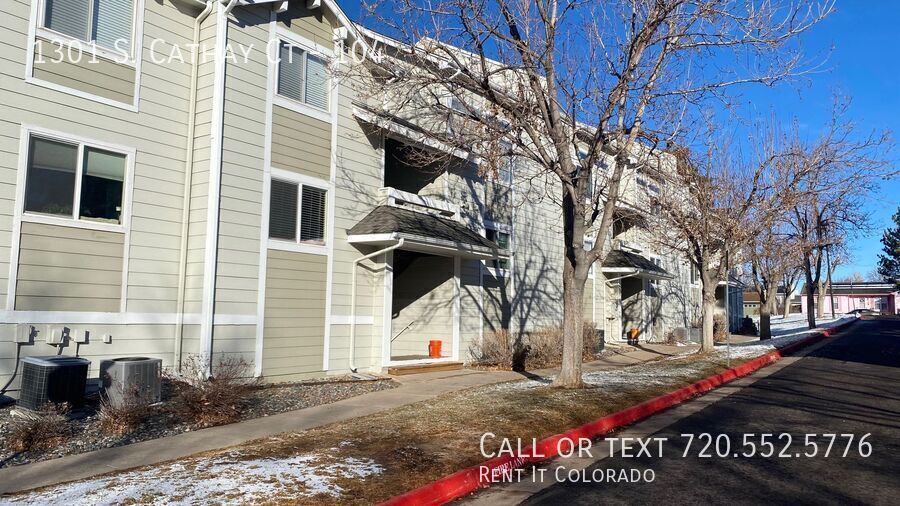 1301 S Cathay Ct in Aurora, CO - Building Photo