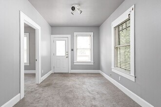 2102 Brackenridge St in Austin, TX - Building Photo - Building Photo