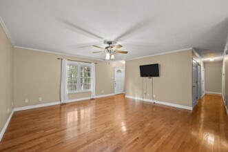 73 Waters Rd in Asheville, NC - Foto de edificio - Building Photo