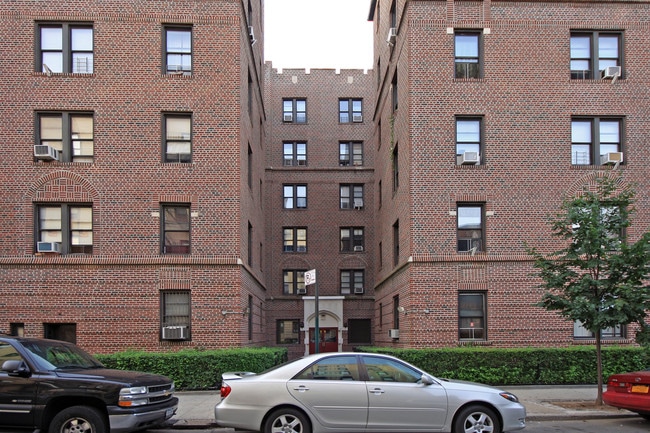 43-07 42nd St in Long Island City, NY - Building Photo - Building Photo