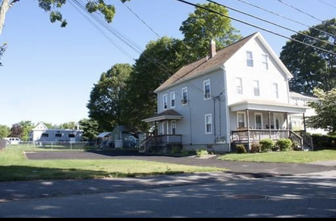 196 School St, Unit 3 in Taunton, MA - Building Photo