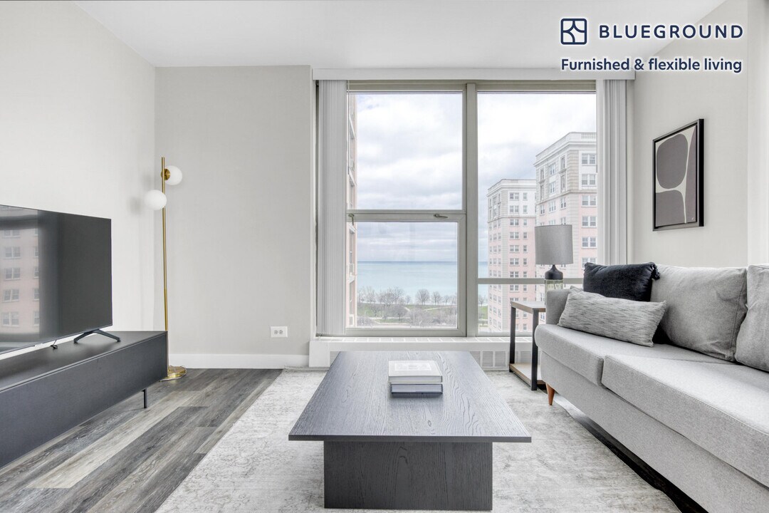 5600 N Sheridan Rd-Unit -FL16-ID653 in Chicago, IL - Foto de edificio