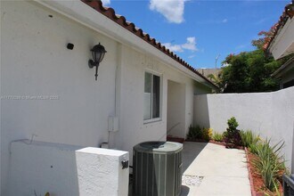 6131 Manchester Ln in Davie, FL - Building Photo - Building Photo