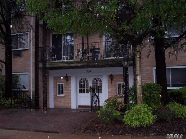 50 Lenox Rd-Unit -B 2 in Rockville Centre, NY - Building Photo