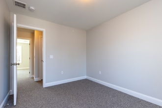 23 Karatzas Avenue in Manchester, NH - Building Photo - Building Photo