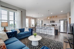 2875 Olentangy River Rd in Columbus, OH - Building Photo