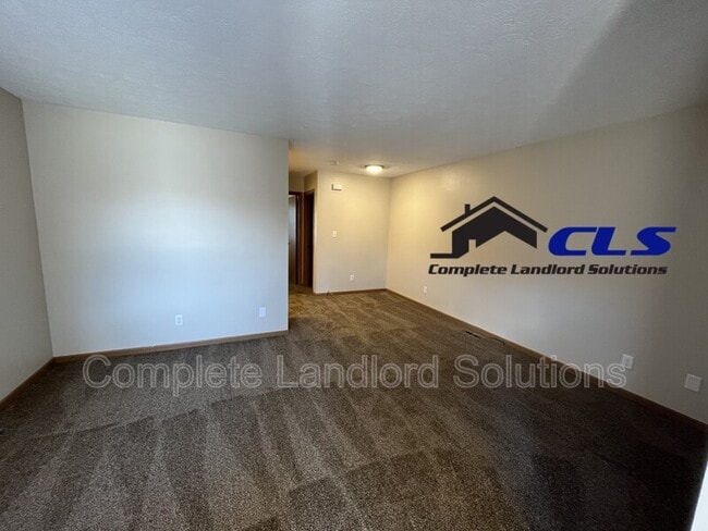 1742 E Morgan Dr in Terre Haute, IN - Foto de edificio - Building Photo