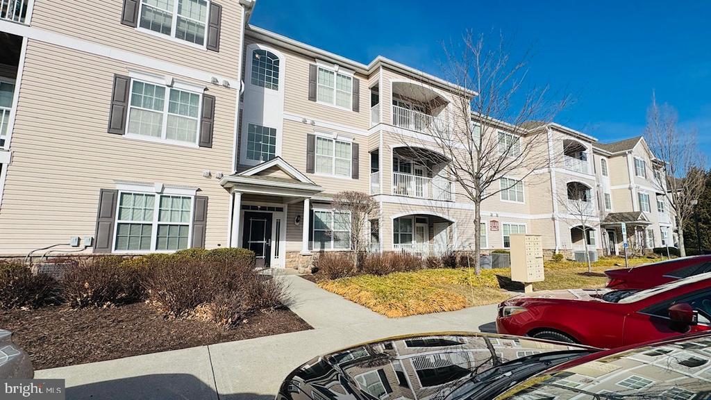 533 Timberlake Dr in Trenton, NJ - Building Photo