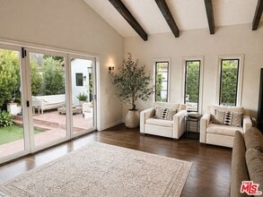 917 S Ridgeley Dr in Los Angeles, CA - Building Photo - Building Photo