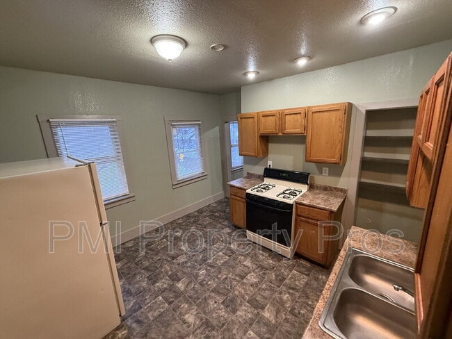 property at 2481 W Locust St