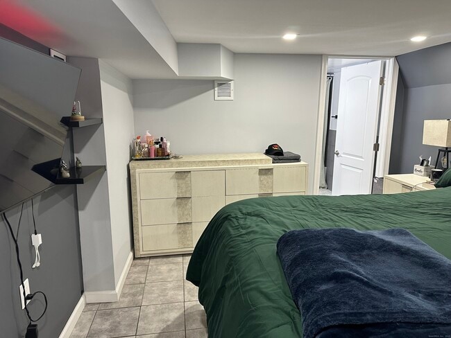 104 Cambridge St in Stratford, CT - Building Photo - Building Photo