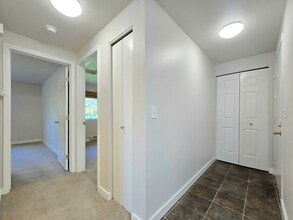 6700 NE 182nd St in Kenmore, WA - Building Photo - Building Photo
