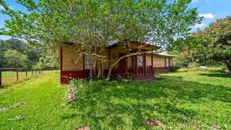 4027 Spring Branch Rd in Montgomery, TX - Building Photo