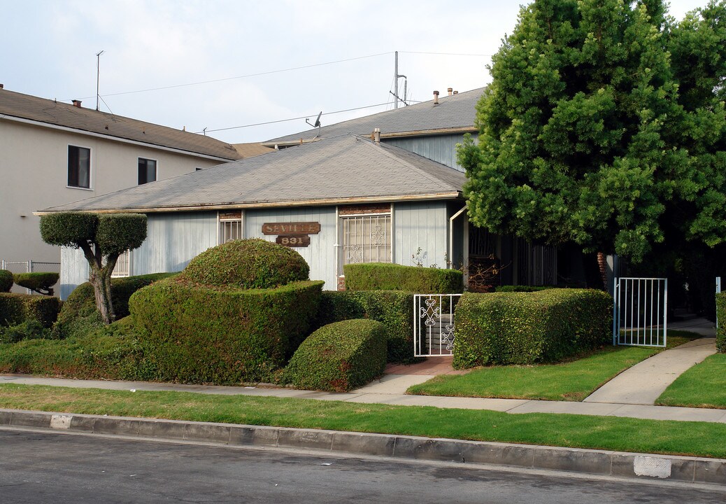 831 Austin Ave in Inglewood, CA - Building Photo