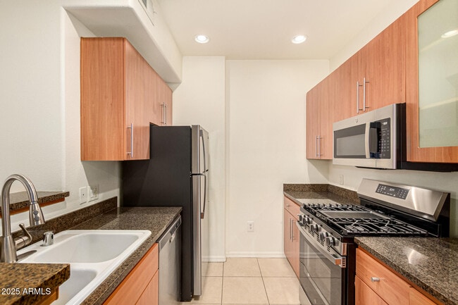 6900 E Princess Dr in Phoenix, AZ - Building Photo - Building Photo