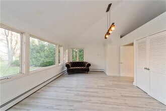 80 Soundview Dr-Unit -Side in Stamford, CT - Building Photo - Building Photo