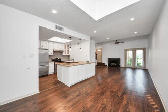 800 Country Pl Dr in Houston, TX - Foto de edificio - Building Photo