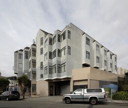 3999 Mission St in San Francisco, CA - Foto de edificio - Building Photo
