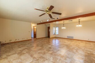 325 S Locust St in Ridgecrest, CA - Building Photo - Building Photo