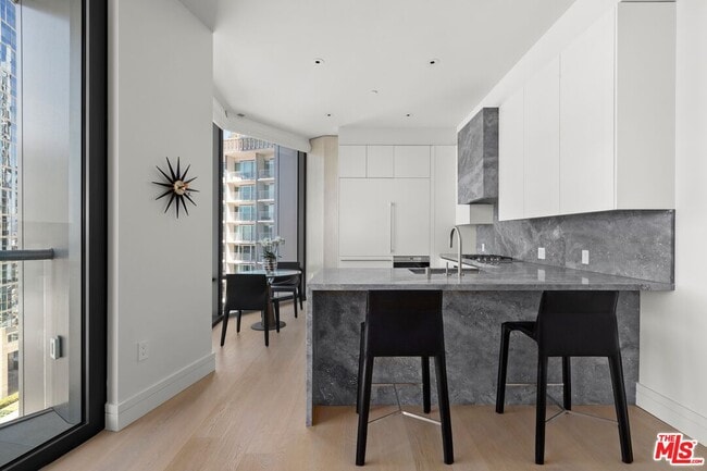 211 Elm Ct in Los Angeles, CA - Foto de edificio - Building Photo