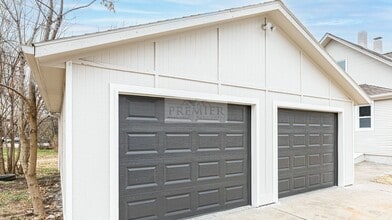 184 W North St in Peculiar, MO - Building Photo - Building Photo