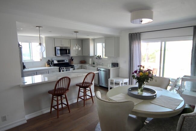 800 N Juanita Ave in Redondo Beach, CA - Foto de edificio - Building Photo