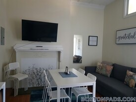 41 Bay State Rd in Boston, MA - Building Photo