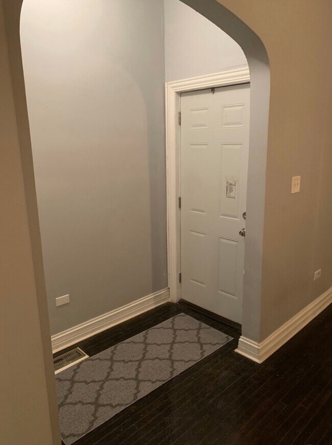 3851 W Adams St, Unit 2 in Chicago, IL - Building Photo - Building Photo