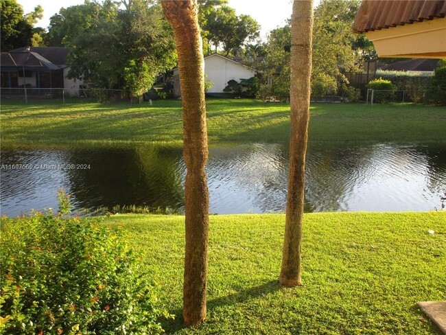 10856 Royal Palm Blvd in Coral Springs, FL - Building Photo - Building Photo