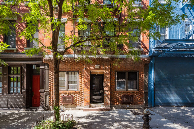 17 Downing St in New York, NY - Foto de edificio - Building Photo