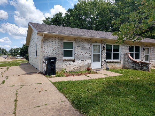 950 Mission in Manhattan, KS - Building Photo