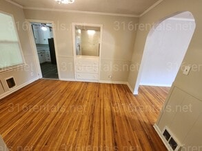 951 N Pershing St in Wichita, KS - Building Photo - Building Photo