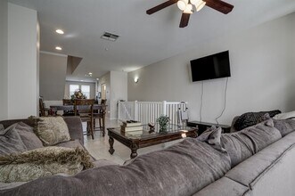1386 Dandelion Way in San Marcos, CA - Building Photo - Building Photo