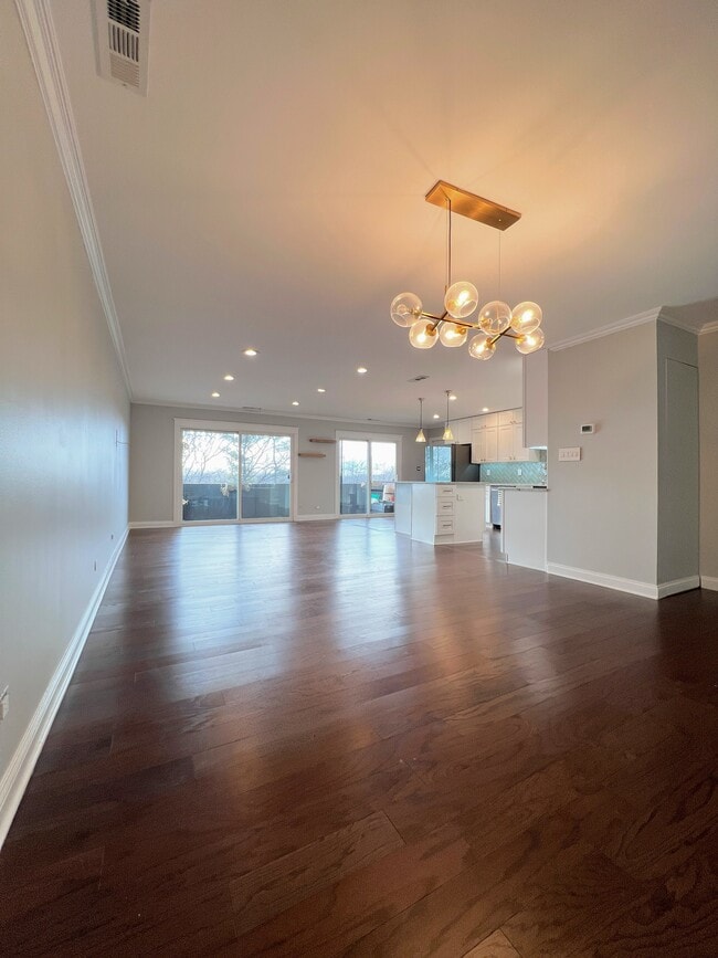 9242 Gross Point Rd, Unit 405 in Skokie, IL - Building Photo - Building Photo