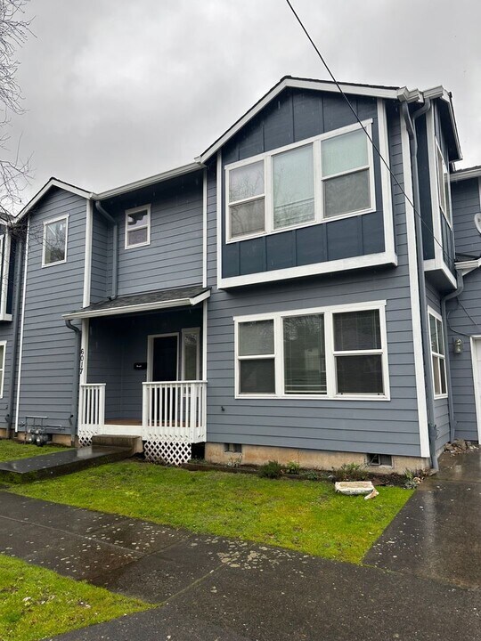 6017 N Syracuse St in Portland, OR - Building Photo