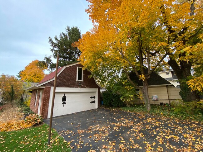 2975 Claremont Rd in Shaker Heights, OH - Building Photo - Building Photo