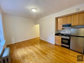 117 W 13th St in New York, NY - Building Photo