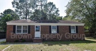 1748 Wayne Ln in Fayetteville, NC - Building Photo