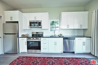 112 N Martel Ave in Los Angeles, CA - Building Photo - Building Photo
